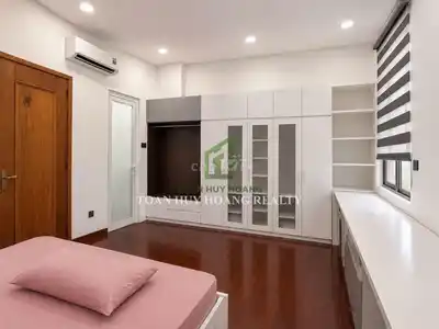 Угловая вилла в Phú Gia Compound с частным садом