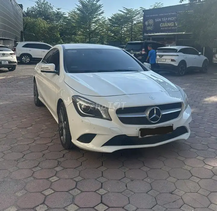 Mercedes-Benz CLA 200 2014 белый, 5 мест
