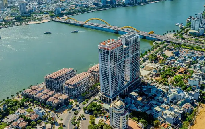 Двухуровневая квартира Duplex в The Ponte, высокий этаж, вид на море