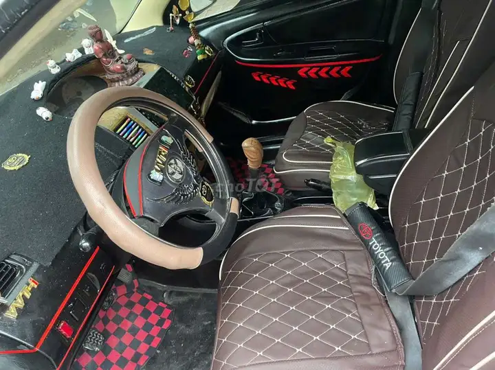 Toyota Vios МКПП, 5 мест, белый