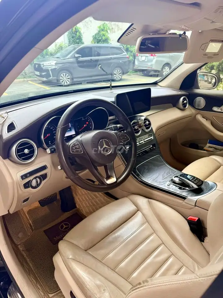 Mercedes-Benz GLC 300 черный, 133208 км