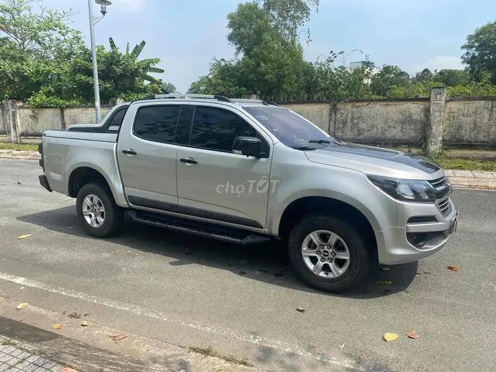 Chevrolet Colorado 2016, МКПП, серебристый, 90 000 км