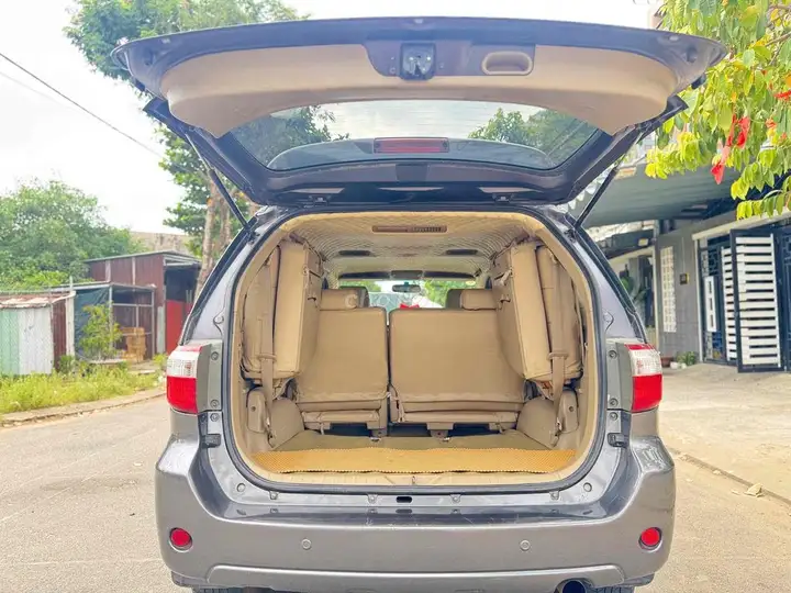 Toyota Fortuner 2.7V Серый Автомат