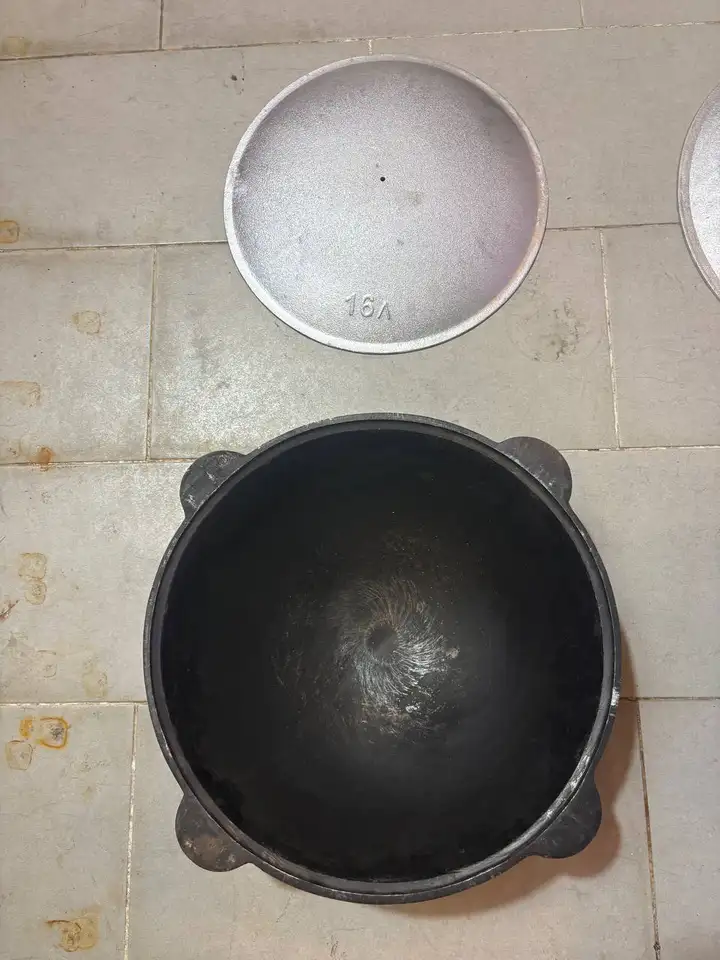Чугунный узбекский казан с крышкой