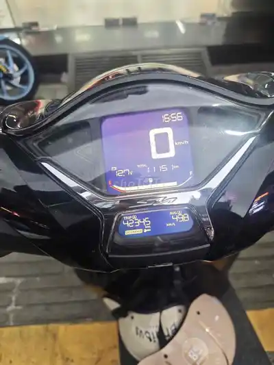Honda SH 125i, черный, высокий скутер