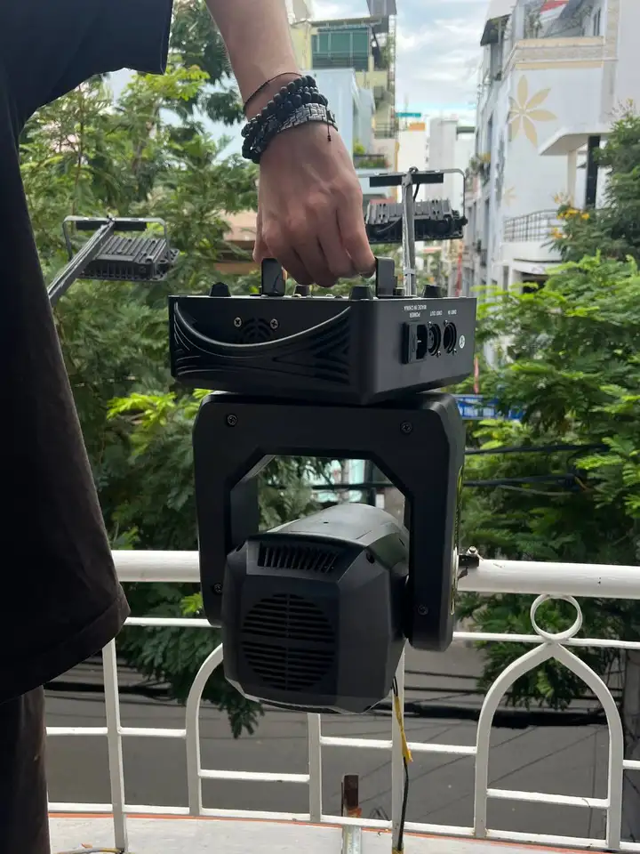 Комплект профессиональных поворотных голов HTA Beam 180W Sport