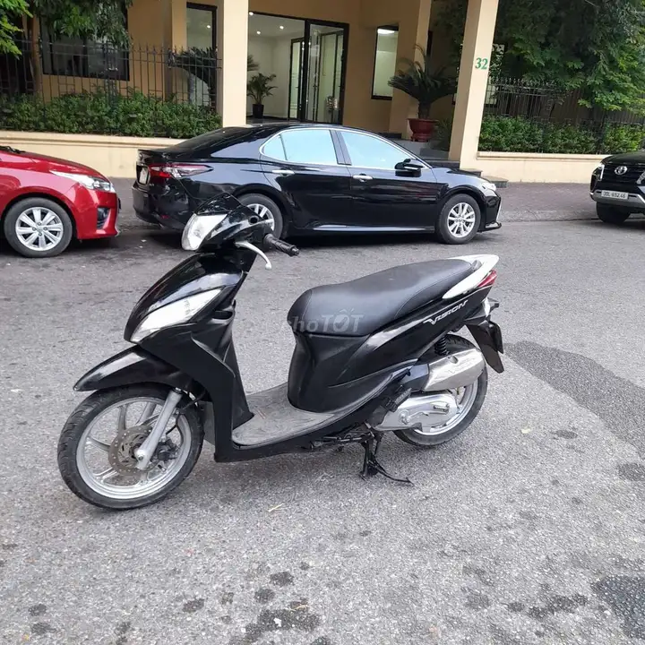 Honda Vision черного цвета, Ханой