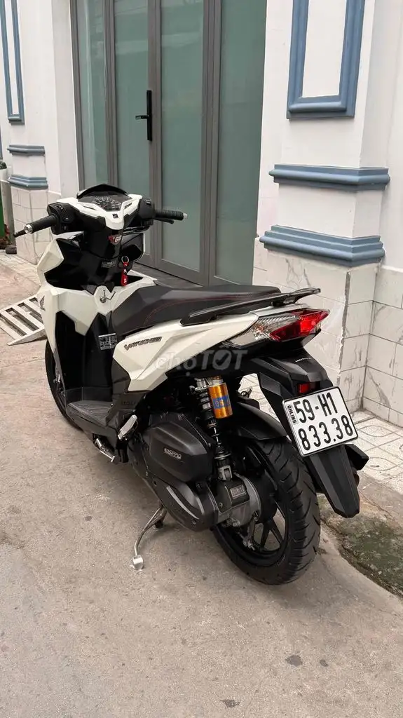 Honda Vario 125 2018 белый с красивым хошиминским номером