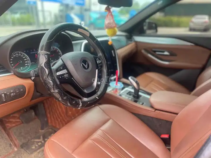 VinFast Lux A 2021 черный 5 мест