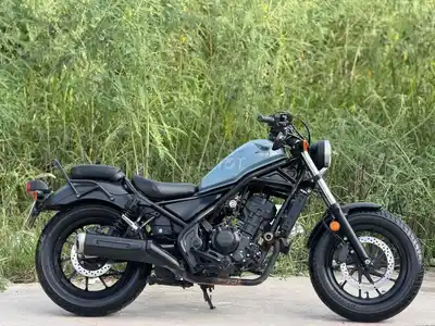 Honda Rebel 300 2021 в синем цвете