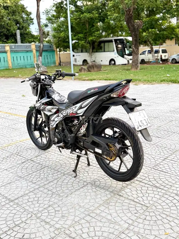 Suzuki Satria 2020, черный