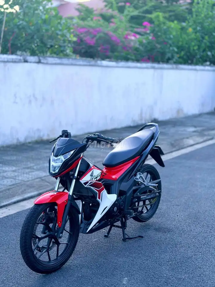 Honda Sonic Красно-черно-белый