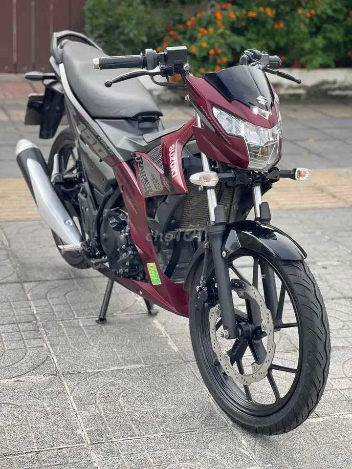 Suzuki Raider 2022 красно-черный