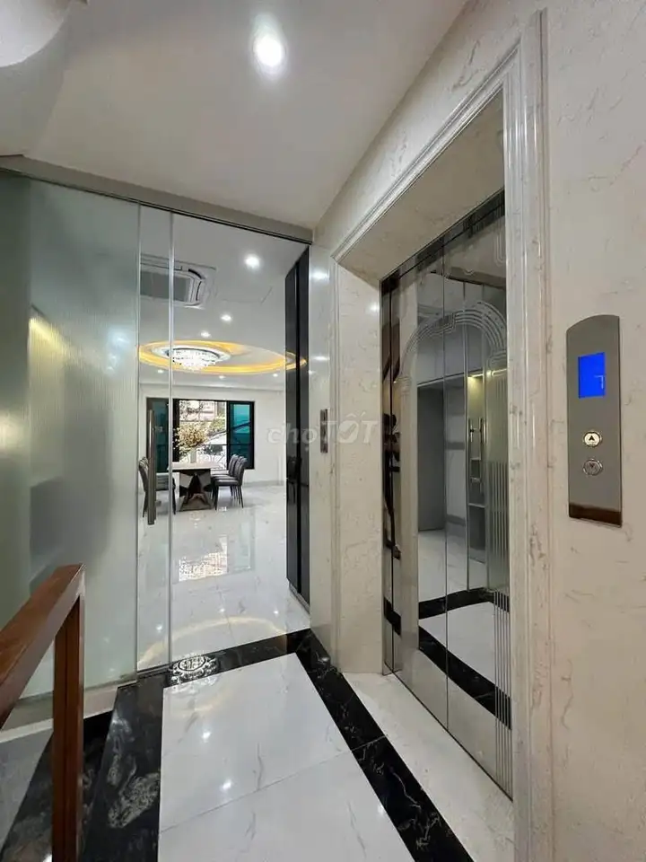 Bán nhà Hồng Tiến 7 tầng ô tô tránh gần Wellspring, Tâm Anh