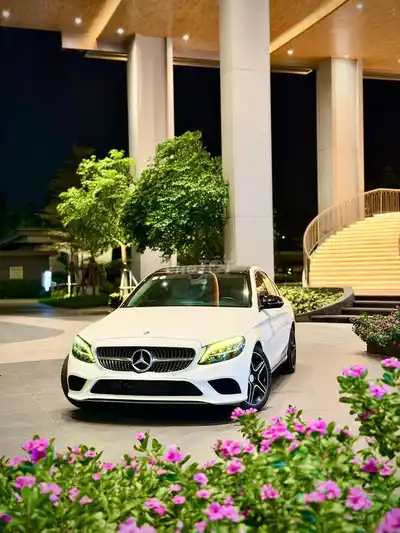 Mercedes C200 Facelift 2020 Белый 60000 миль