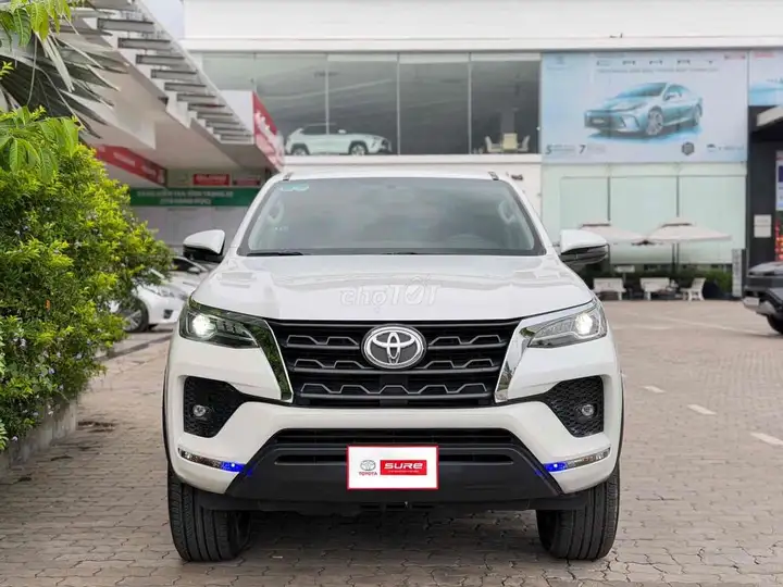 Toyota Fortuner 2024 2.4L 4x2 AT Белый