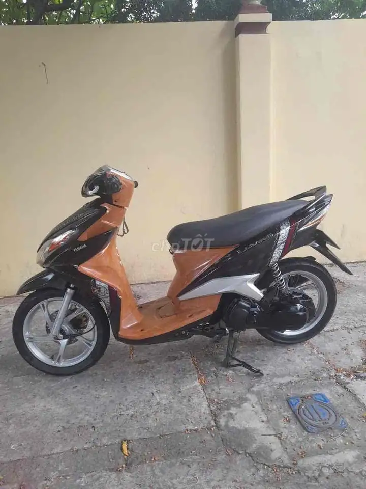 Yamaha Luvias, скутер, черный и коричневый