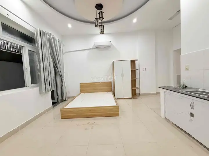 Апартаменты на первом этаже, 40м2, с мебелью, задний двор, свободны