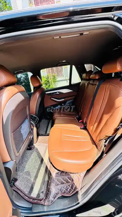 VinFast Lux SA Премиум 2019 Черный 7 мест 82 177 км