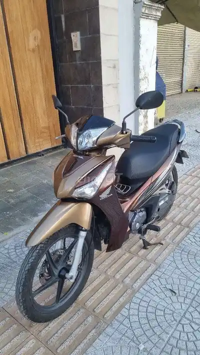 HONDA FUTURE 125 2015 бронзово-коричневый