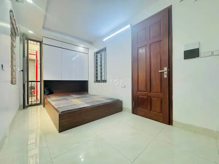 Комната на Минь Кхай, парковка у входа, 4.8 трл/мес