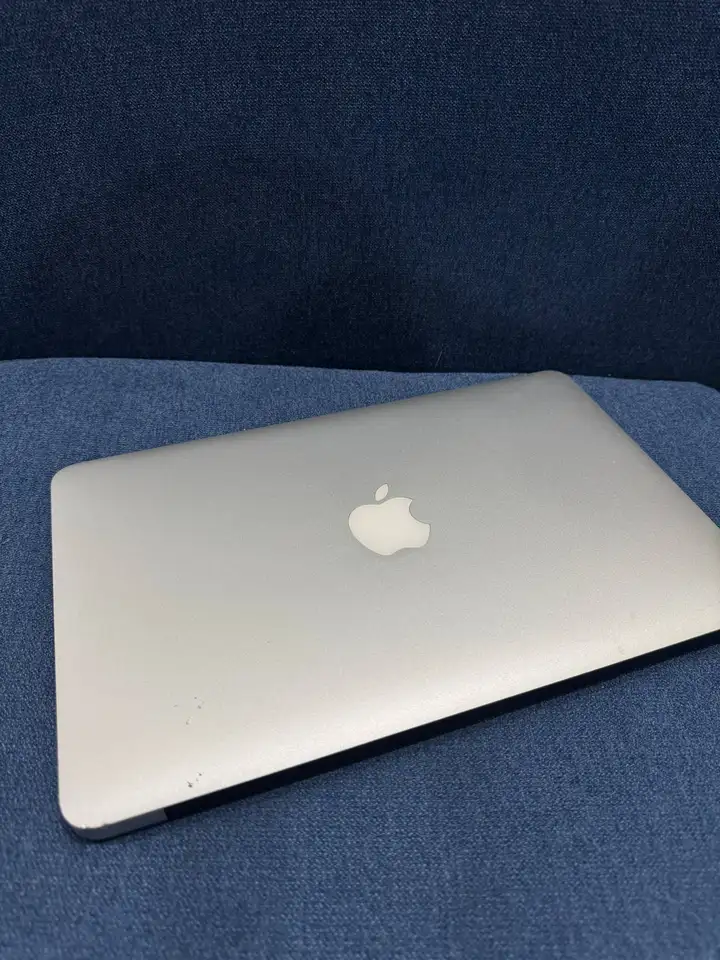 MacBook Air 11" (mid2013)