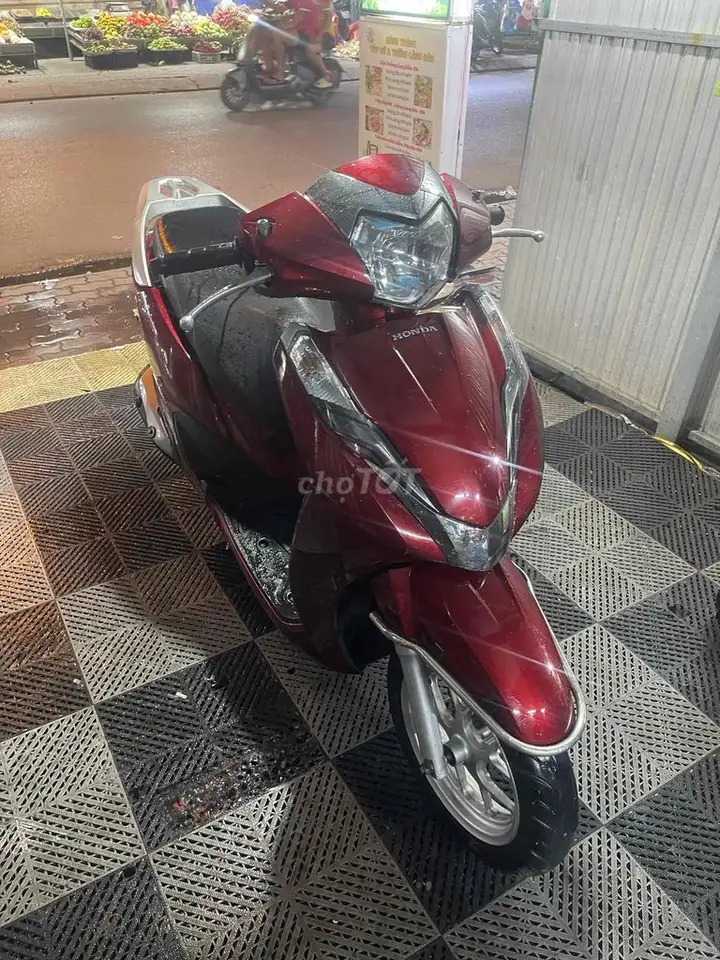 Honda Lead 2Val 2018 красный, автомат