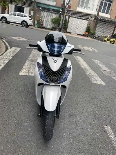 Хонда SH 150 Спортивная 2015 Белая Черная