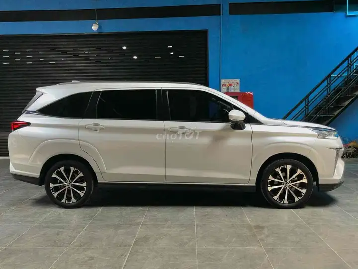 Toyota Veloz Cross Top Белый 7 мест 70000 км