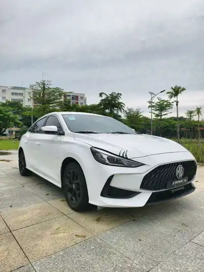 MG MG5 std 2024 белый 39.000 км