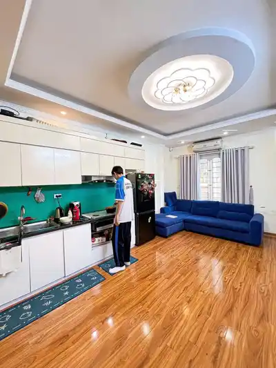 Дом целиком 35м² х 5 этажей, 2 спальни, с мебелью, Тханьсуан