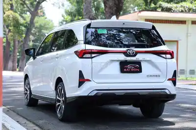 Toyota Veloz Top 2023 Белый 7 мест 50 тыс. км