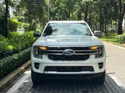 Ford Everest Titanium 2024 – 7.500 км, белый