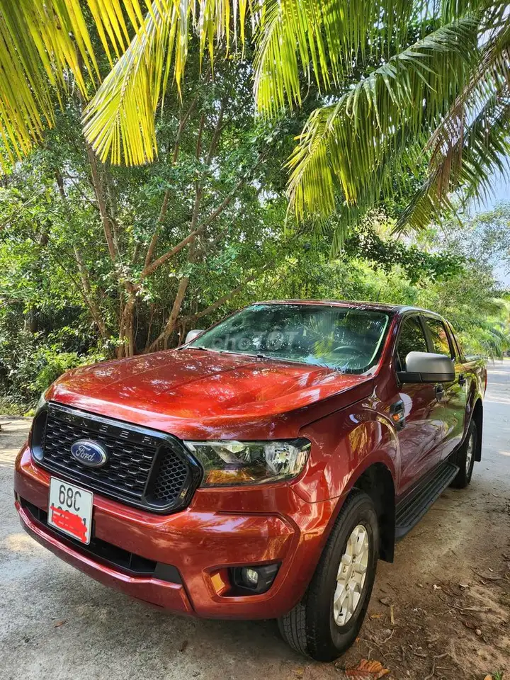 Ford Ranger XLS 2.2 AT 2020 красный 76000 км