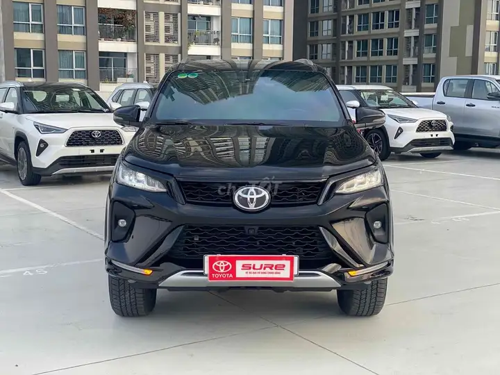 Toyota Fortuner Legender 2025 2.7V 4x4 AT черный
