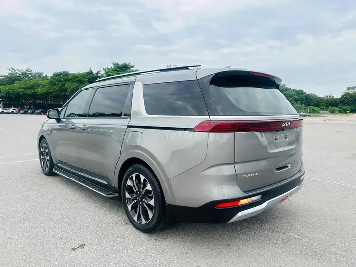Kia Carnival 2022 2.2 CRDI Signature Серый цемент
