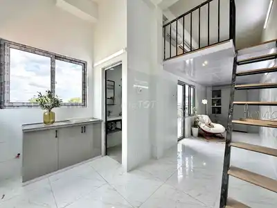 Открытие Duplex с балконом, окнами, просторный Вьон Лай
