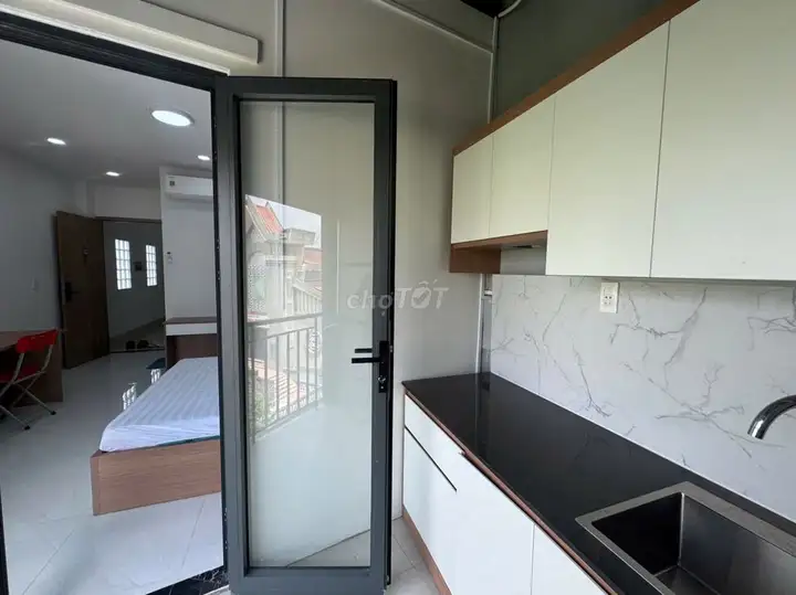 Собственник сдает 1-комн. 30 м² с балконом, лифт, заезд для авто, новая квартира