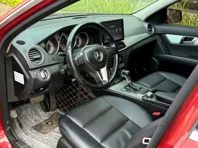 Mercedes-Benz C200 2013 Красный