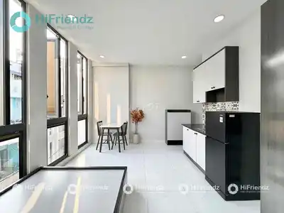 Перекресток Phú Nhuận 🔥 Студия 30м2 с балконом, окном, мебелью у парка Gia Định