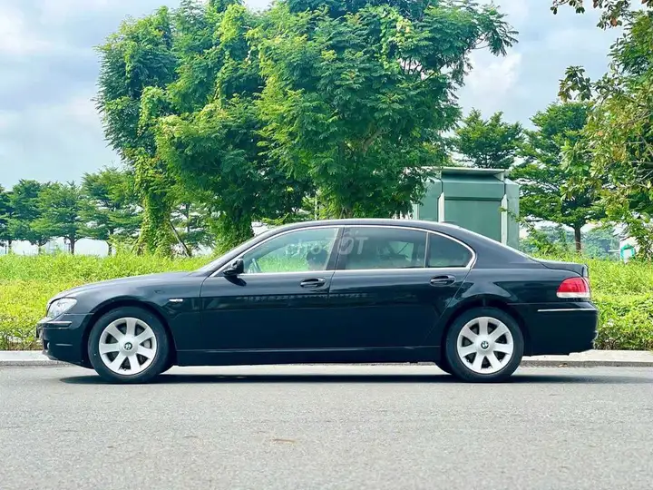 BMW 750Li 2006 черный 5 мест
