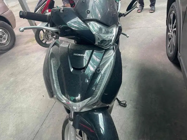 Honda SH 150 2018 в идеале, пара новых шин, заложено владельцем