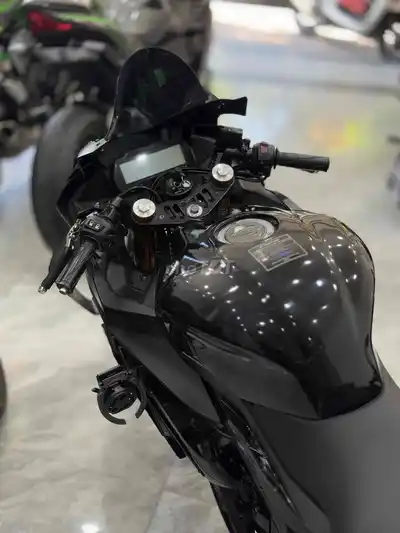 Yamaha R15 V3 черный со множеством тюнинга