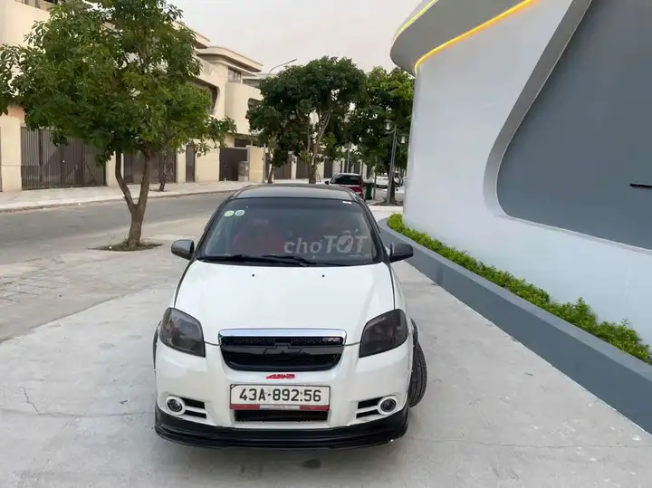 Chevrolet Aveo белый 5 мест