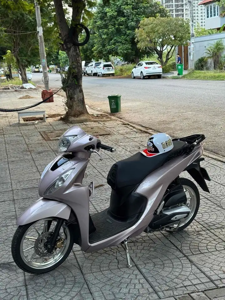 Honda Vision красная