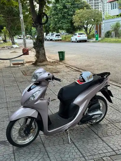 Honda Vision красная