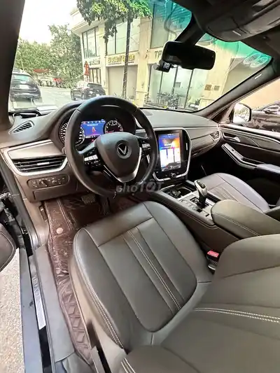 VinFast Lux SA2.0 2021 Plus