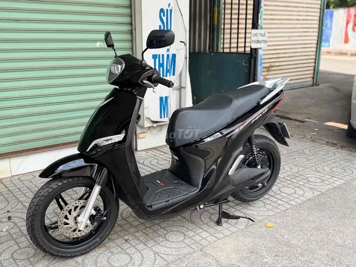 VinFast Feliz чёрный 400 км 07/2026 почти новый