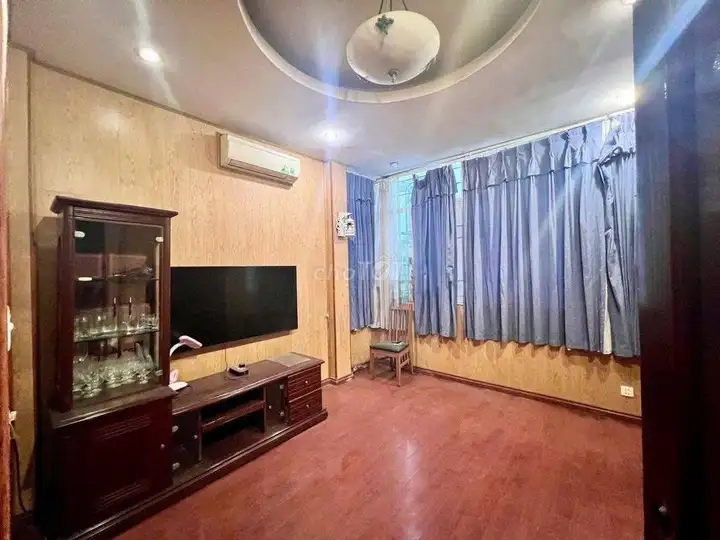 Cho thuê nhà 35m2 x 4 tầng 1 tum, 4PN, full nội thất, Tây Hồ
