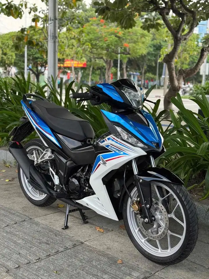 Honda Winner 150 V1 2019 сине-бело-черный 20 000 км с номерами Хошимина